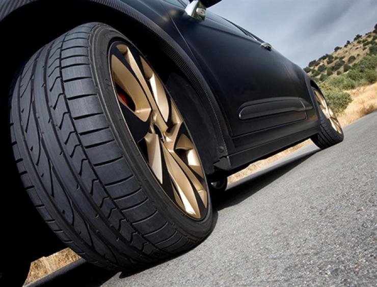 De quels pneus ai-je besoin pour la conduite sportive ?