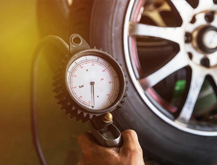 Que se passe-t-il lorsque les pneus sont surgonflés?