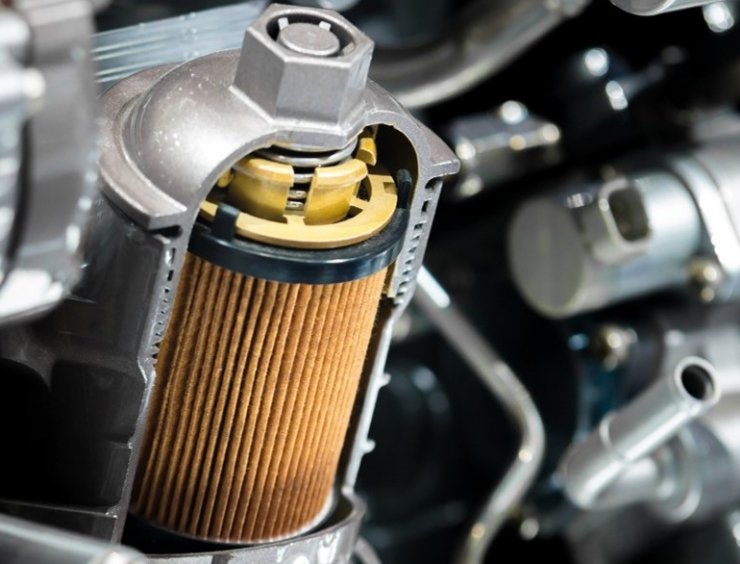 un gros plan du moteur avec un filtre